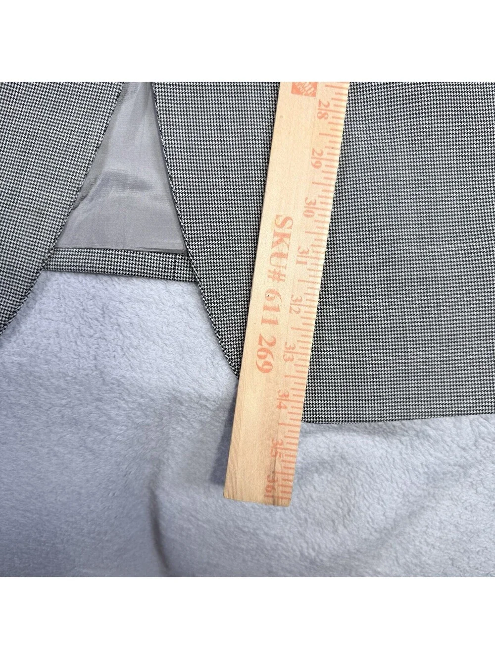 Hugo Boss Blazer Men 44R Grey Windowpane 100% Virgin Wool Two Button Suit Jacket